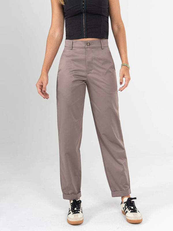 Ref: 0620025 Pantalón slouchy, sin prenses, tejido plano liviano, tiro alto, tono cafe.