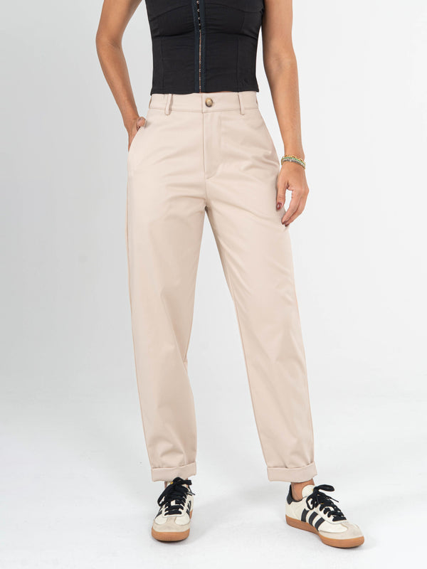 Ref: 0620026 Pantalón slouchy, sin prenses, tejido plano liviano, tiro alto, tono arena.