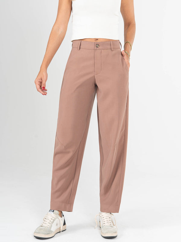 Ref: 0620086 Pantalón slouchy, sin prense, tejido plano liviano, tiro alto, tono cafe.