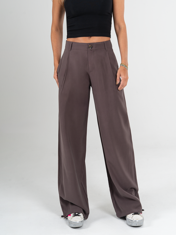 Ref: 0620114 Pantalón wide leg, tejido plano liviano, tiro alto, ajustador en bota, tono cafe