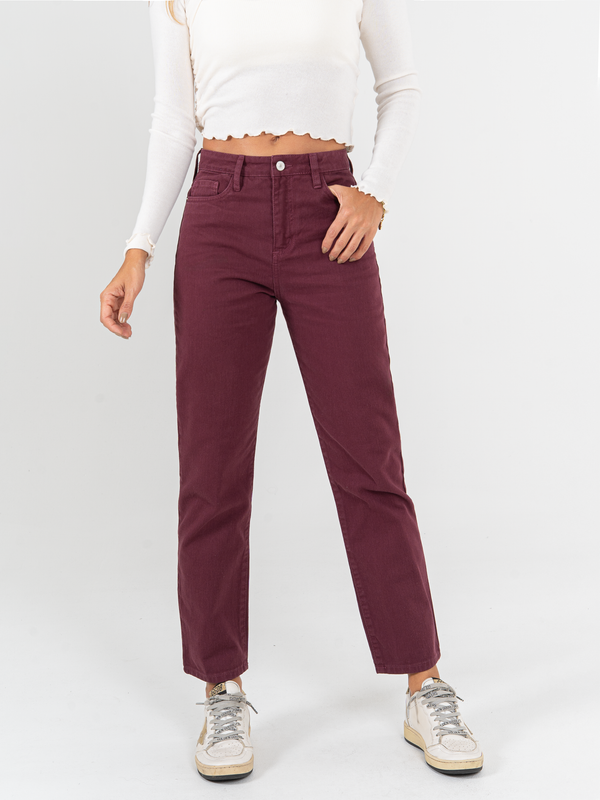 Ref: 0620182 Pantalón mom fit, rígido, tiro alto, tono vino tinto.