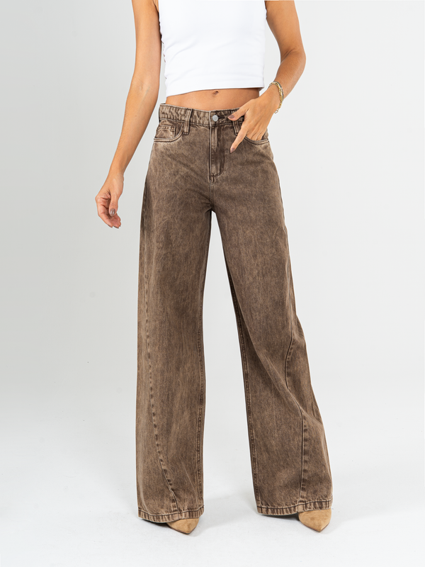 Ref: 065586 Jean wide leg, tiro medio, con cortes, rígido, tono café.