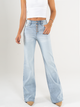 Ref: 065635 Jean flare stretch, bota ancha, botones expuestos, tiro alto, tono azul claro