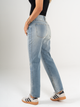Ref: 065711 Jean Mom fit, slim cropped, rígido, tiro alto, corte en costado, tono azul medio claro