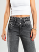 Ref: 065786 Jean mom flare, rígido, tiro alto, tono gris medio, detalle en pretina