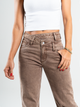 Ref: 065807 Pantalón mom flare, tiro alto, stretch, tono café, detalle en pretina