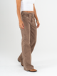 Ref: 065807 Pantalón mom flare, tiro alto, stretch, tono café, detalle en pretina