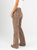 Ref: 065807 Pantalón mom flare, tiro alto, stretch, tono café, detalle en pretina