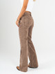 Ref: 065807 Pantalón mom flare, tiro alto, stretch, tono café, detalle en pretina