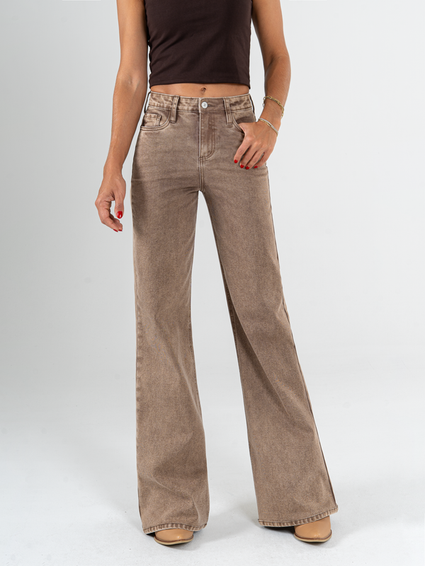 Ref: 065809 Pantalón flare stretch, bota ancha, tiro alto, tono café, silueta ajustada