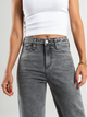 Ref: 065810 Pantalón flare stretch, bota ancha, tiro alto, tono gris, silueta ajustada