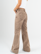 Ref: 065844 Pantalón mom Flare, stretch, tiro alto, detalle en pretina, tono cafe