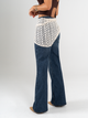 Ref: 065851 Jean mom Flare, rígido, tiro medio, con detalle de pañuelo tejido, tono azul oscuro