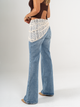 Ref: 065852 Jean mom Flare, rígido, tiro medio, con detalle de pañuelo tejido, tono azul medio