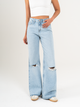 Ref: 065878 Jean mom Flare, rígido, tiro medio, tono azul medio con rotos
