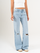 Ref: 065878 Jean mom Flare, rígido, tiro medio, tono azul medio con rotos