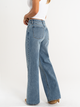Ref: 065906 Jean Mom Flare, rígido, tiro alto, tono azul medio