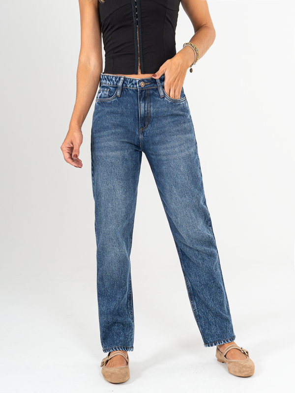 Ref: 065920 Jean Mom fit, rígido, tiro alto, tono azul oscuro.