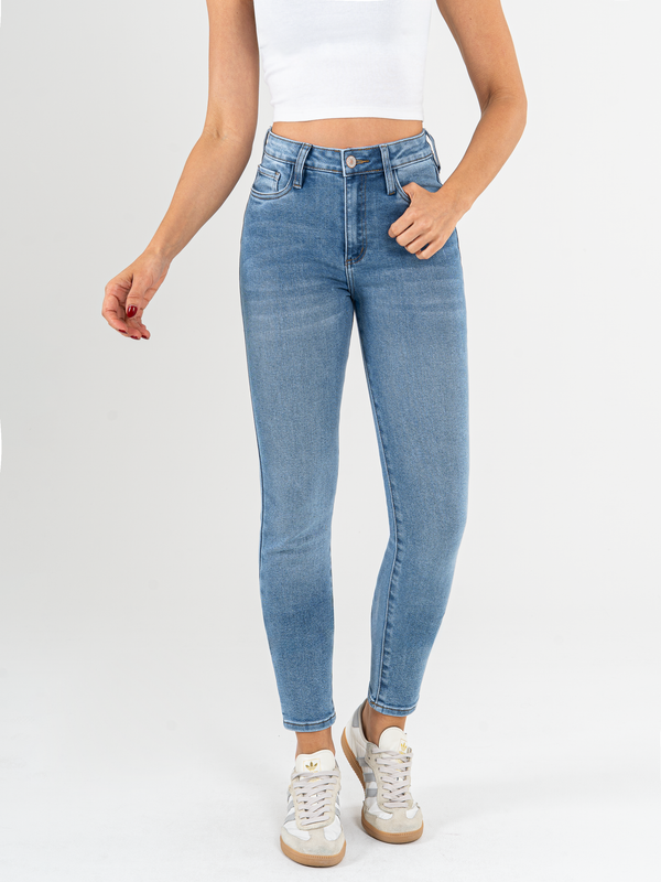 Ref: 065933 Jean Skinny stretch, tiro alto, tono azul medio.
