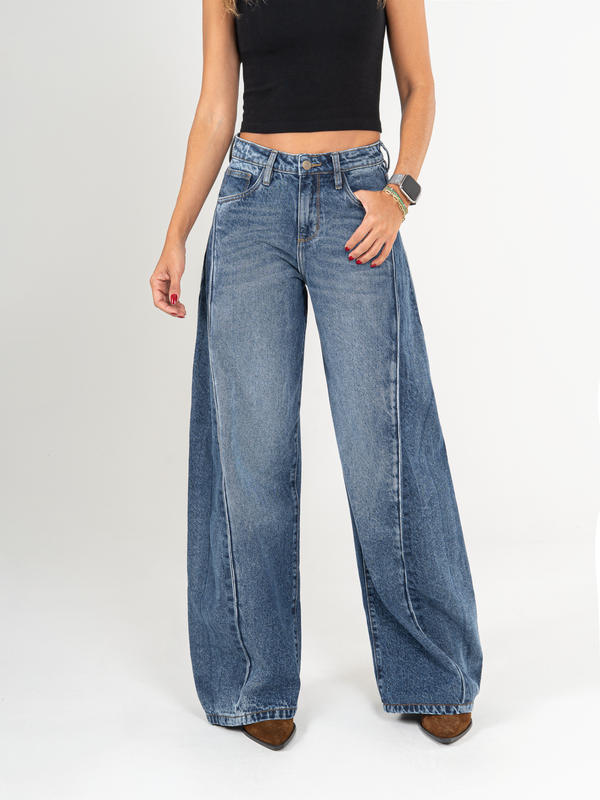 Ref: 065999 Jean wide leg, tiro medio, corte en costado, detalle de tela con lavado combinado,rígido, tono azul oscuro