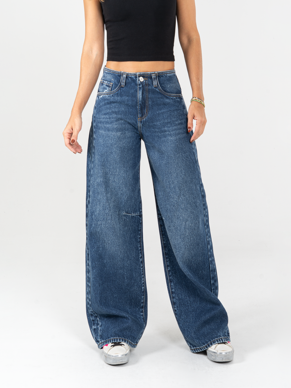 Ref: 066007 Jean wide leg, tiro medio, con detalle en pretina, rígido, tono azul oscuro.