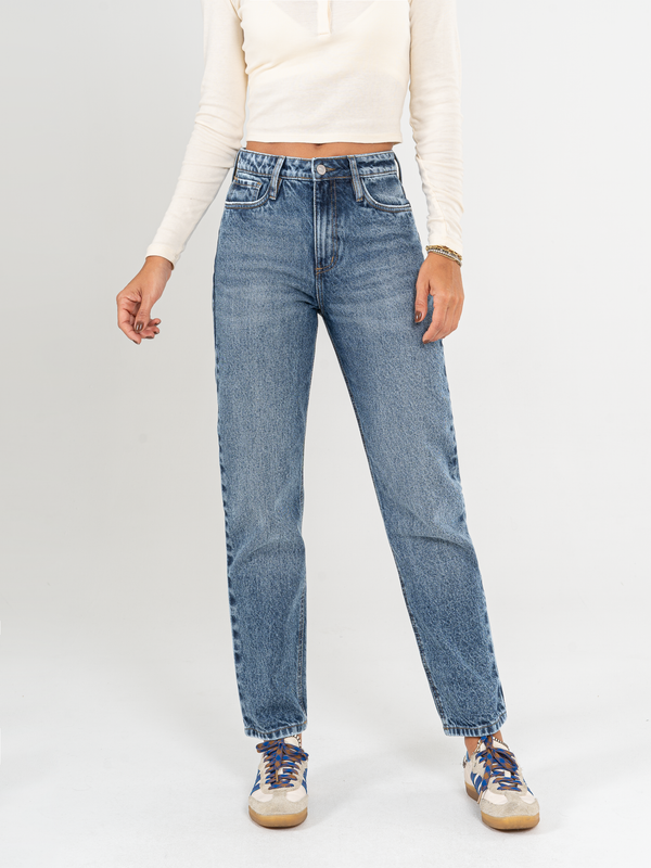 Ref: 066015 Jean Mom fit, rígido, tiro alto, tono azul medio.