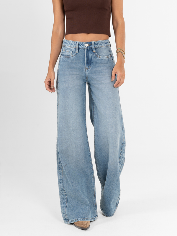 Ref: 066028 Jean palazzo, rígido, tiro medio, corte en costado, tono azul medio