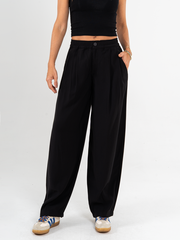 Ref: 069595 Pantalón wide leg, tejido plano liviano, tiro medio, con prenses, tono negro.