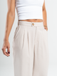 Ref: 069639 Pantalón mom flare, prenses, tejido plano liviano, tiro alto, con resorte en pretina, tono arena