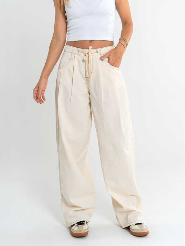 Ref: 069652 Pantalón wide leg, rígido, tiro medio, tono beige.