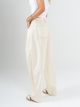 Ref: 069652 Pantalón barrel, rígido, cropped, tiro medio, tono beige