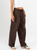 Ref: 069653 Pantalón barrel, rígido, cropped, tiro medio, diseño cinco bolsillos, tono cafe