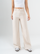 Ref: 069712 Pantalón mom flare, sin prenses, tejido plano liviano, tiro alto, tono arena