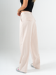 Ref: 069792 Pantalón straight leg, sin prenses, tejido plano liviano, tiro alto, stretch, tono arena
