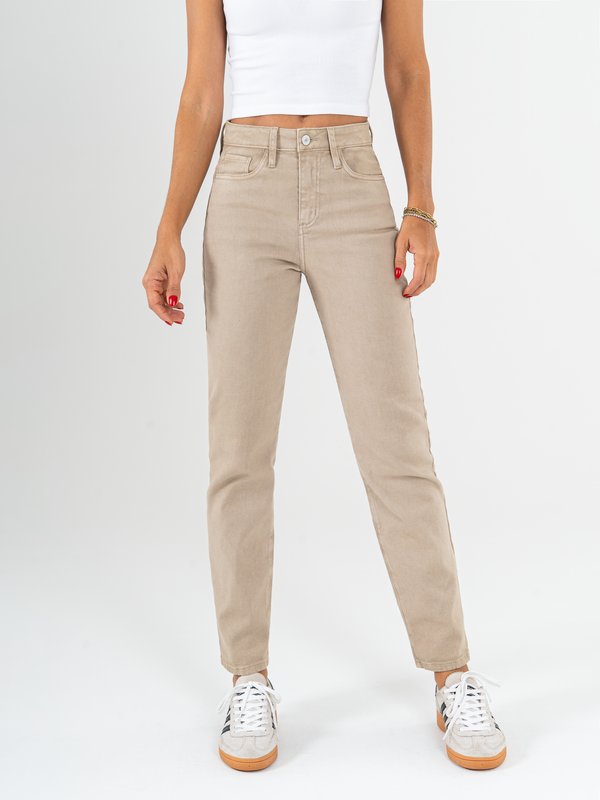 Ref: 069851 Pantalón mom fit stretch, tiro alto, tono arena.