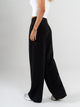 Ref: 069874 Pantalón mom flare, tejido plano liviano, prenses, tiro alto, detalle en pretina, tono negro