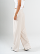 Ref: 069875 Pantalón mom flare, tejido plano liviano, prenses, tiro alto, detalle en pretina, tono arena