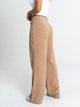 Ref: 069880 Pantalón mom flare, sobrepuesto delantero, tejido plano liviano, tiro alto, tono caqui
