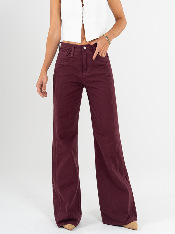 Ref: 069889 Pantalón mom flare, rígido, con cortes, tiro alto, vino tinto.
