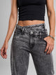 Ref: 065627 Jean Mom Flare, rígido, tiro alto,  detalle en pretina, tono gris medio