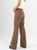 Ref: 069844 Pantalón mom flare, rígido, tiro alto, tono moca, detalle en pretina