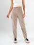 Ref: 069702 Pantalón slouchy, corduroy, rigido, tiro alto, tono arena