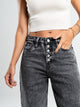 Ref: 065621 Jean barrel, rígido, tiro alto, tono gris medio, botones expuestos,  diseño cinco bolsillos