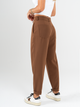 Ref: 069907 Pantalón slouchy, sin prense, tejido plano liviano, stretch, tiro alto, detalle en pretina, tono café