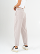 Ref: 069908 Pantalón slouchy, sin prense, tejido plano liviano, stretch, tiro alto, detalle en pretina, tono arena