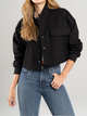 Ref: 0610352 Chaqueta cropped, tono negro, bolsillos cargo