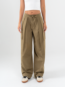 Ref: 069815 Pantalón cargo, tejido plano liviano, prenses, tiro alto, tono verde