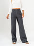 Ref: 069656 Pantalón straight leg, tiro alto, tejido plano liviano, detalle cierres, tono gris oscuro