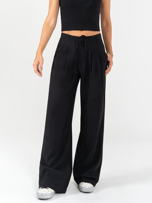 Ref: 0620110 Pantalón mom flare, prenses, tejido plano liviano, pretina resortada, tiro alto, tono negro