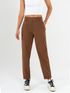Ref: 069907 Pantalón slouchy, sin prense, tejido plano liviano, stretch, tiro alto, detalle en pretina, tono café